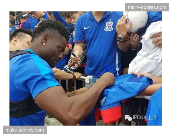 巴黎FC举办女性足球主题开放日，吸引数千人参与