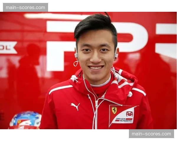 现场：澳大利亚墨尔本F1赛道，中国车手周冠宇引发华人车迷观赛热潮